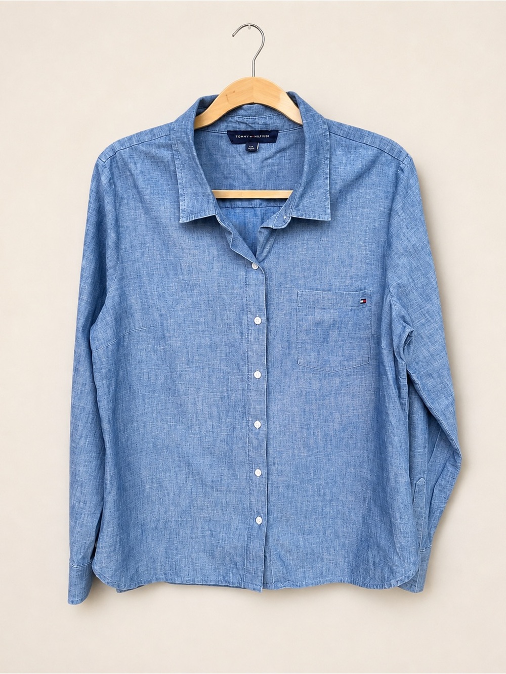 Tommy Hilfiger Men's Chambray Blue Button-Down Shirt